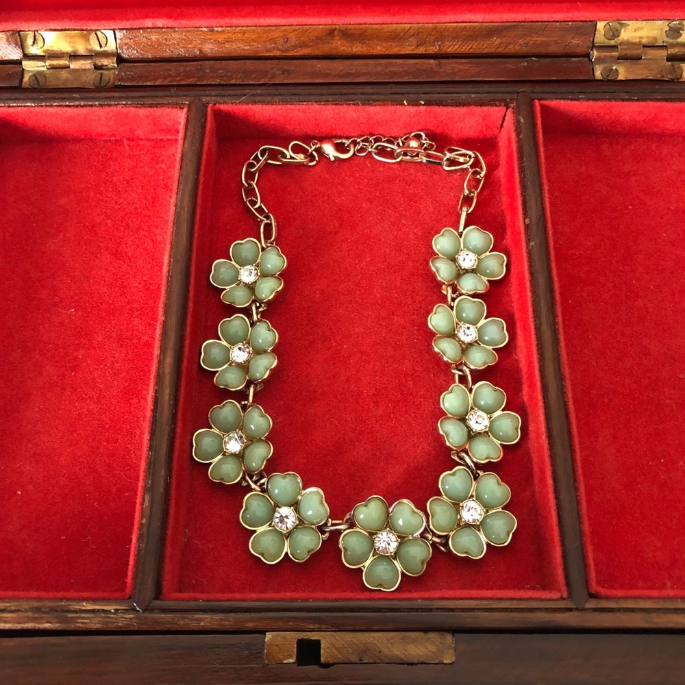 Cute statement necklace-perfect for summer! - Picture 2 of 3